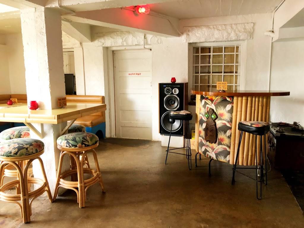 Pool Burger | restaurant | 2315 Lake Austin Blvd, Austin, TX 78703, USA | 5123349747 OR +1 512-334-9747