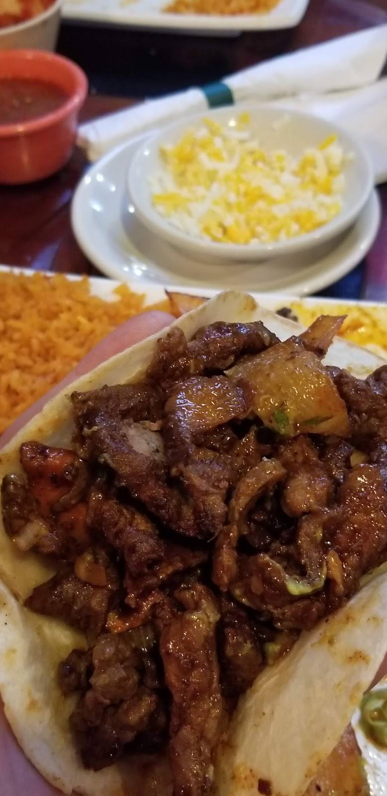 Los Mariachis Mexican Restaurant | restaurant | 4305 W Layton Ave, Greenfield, WI 53220, USA | 4143257800 OR +1 414-325-7800