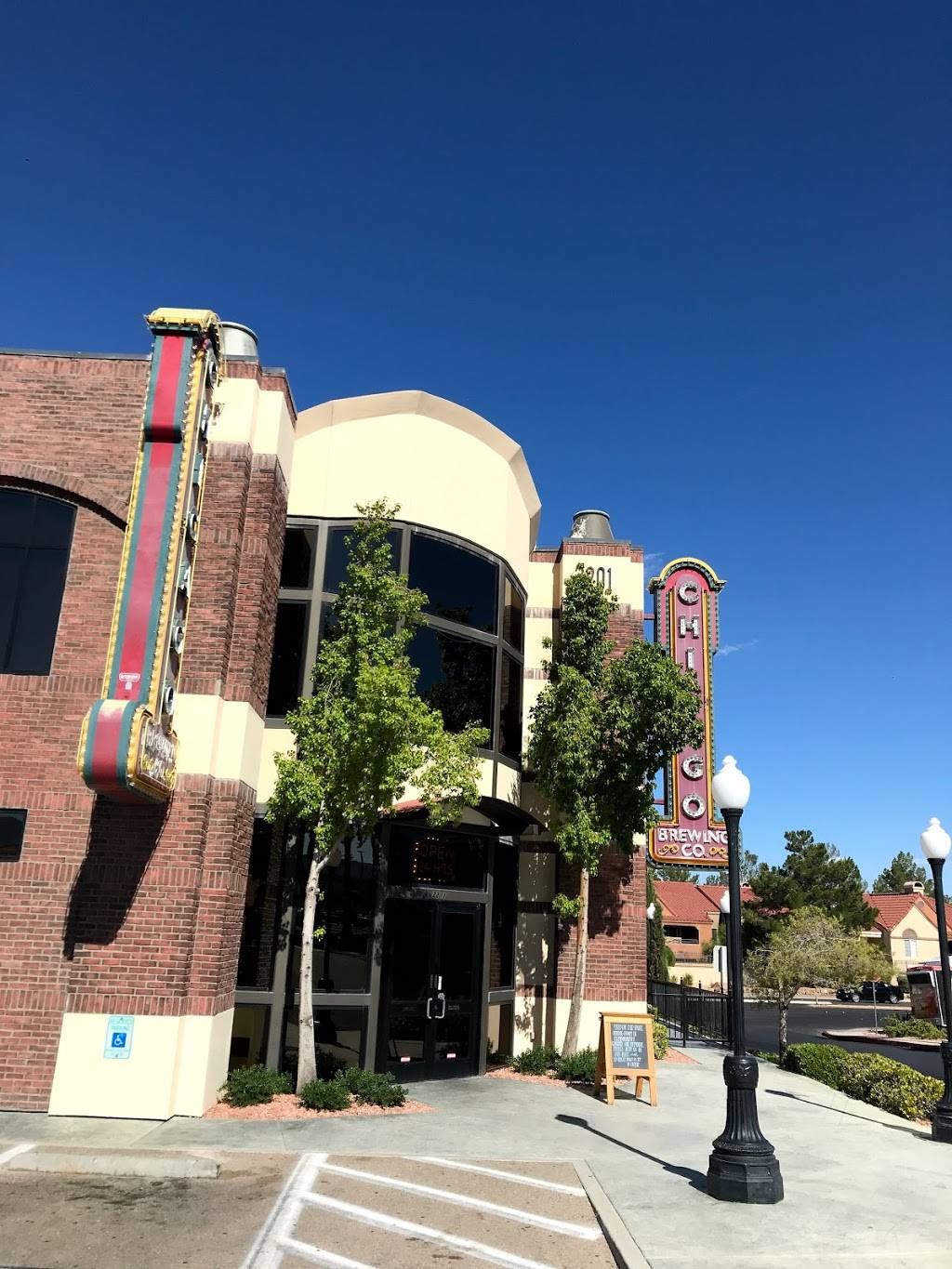 Chicago Brewing Company | restaurant | 2201 S Fort Apache Rd, Las Vegas, NV 89117, USA | 7022543333 OR +1 702-254-3333