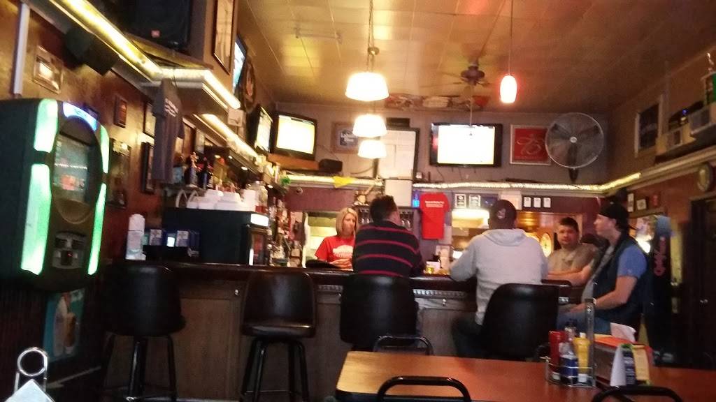 Slaters Madison Street Pub | restaurant | 111 Madison St, Port Clinton, OH 43452, USA | 4197322030 OR +1 419-732-2030