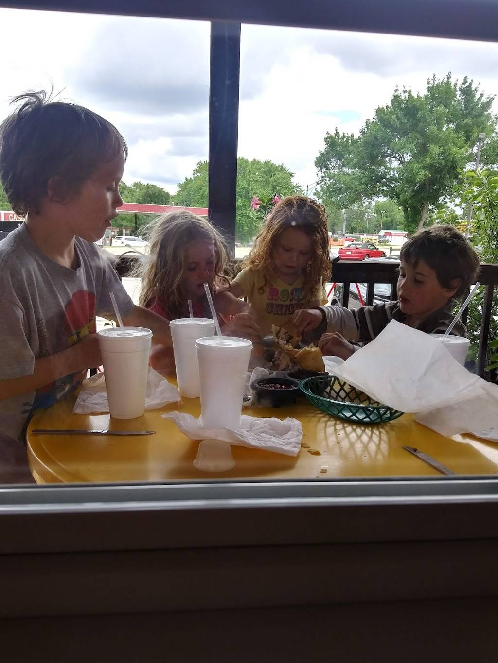 Los Pueblos | restaurant | 384 US-71, Arnolds Park, IA 51331, USA | 7123327315 OR +1 712-332-7315