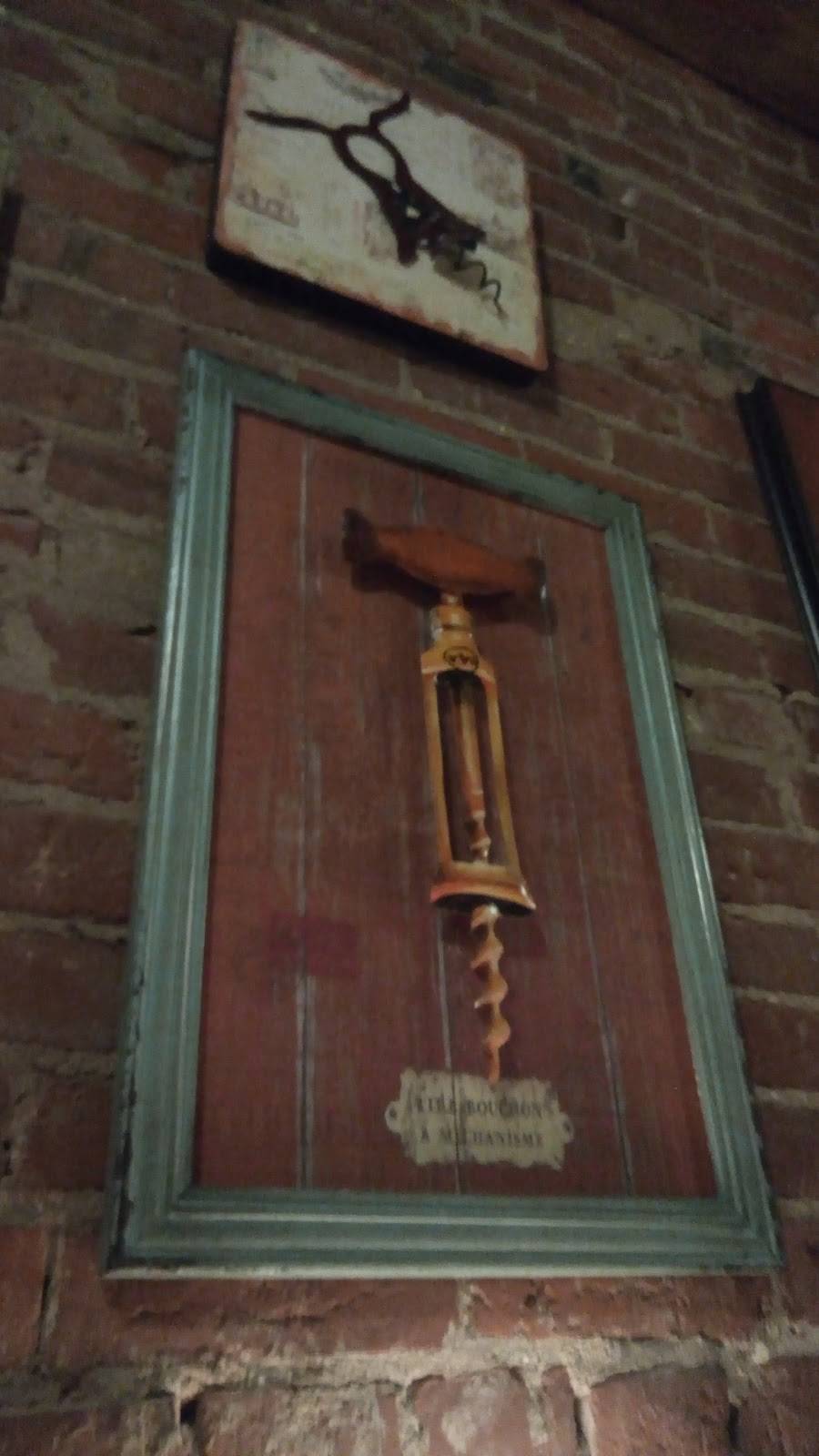 Muggsys Fine Dining | restaurant | 230 S Mauvaisterre St, Jacksonville, IL 62650, USA | 2172450641 OR +1 217-245-0641