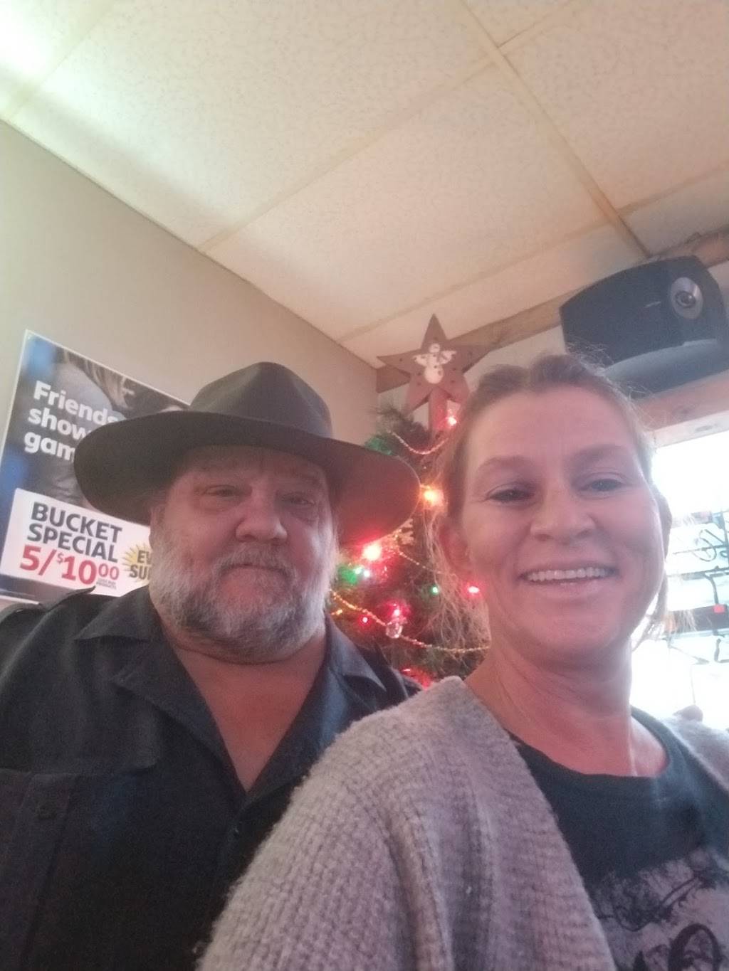 Elliotts Satellite Tavern | restaurant | 2001 E Main St, Danville, IL 61832, USA | 2174747838 OR +1 217-474-7838