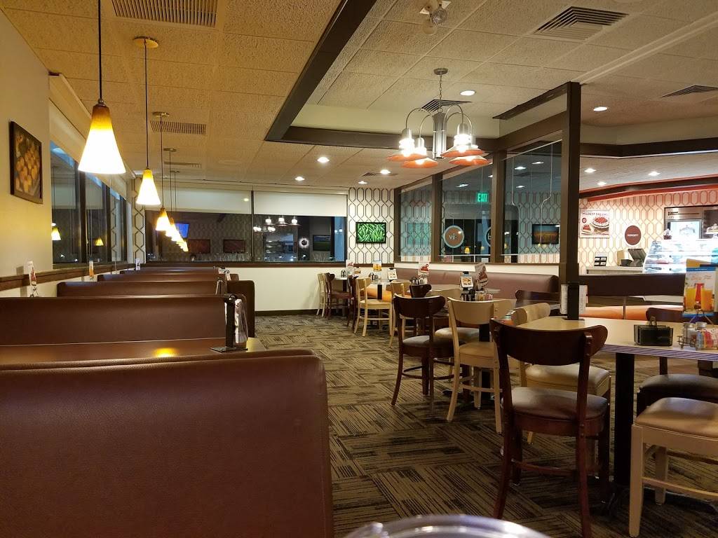 Village Inn | bakery | 8304 S 72nd St, Papillion, NE 68046, USA | 4023399339 OR +1 402-339-9339