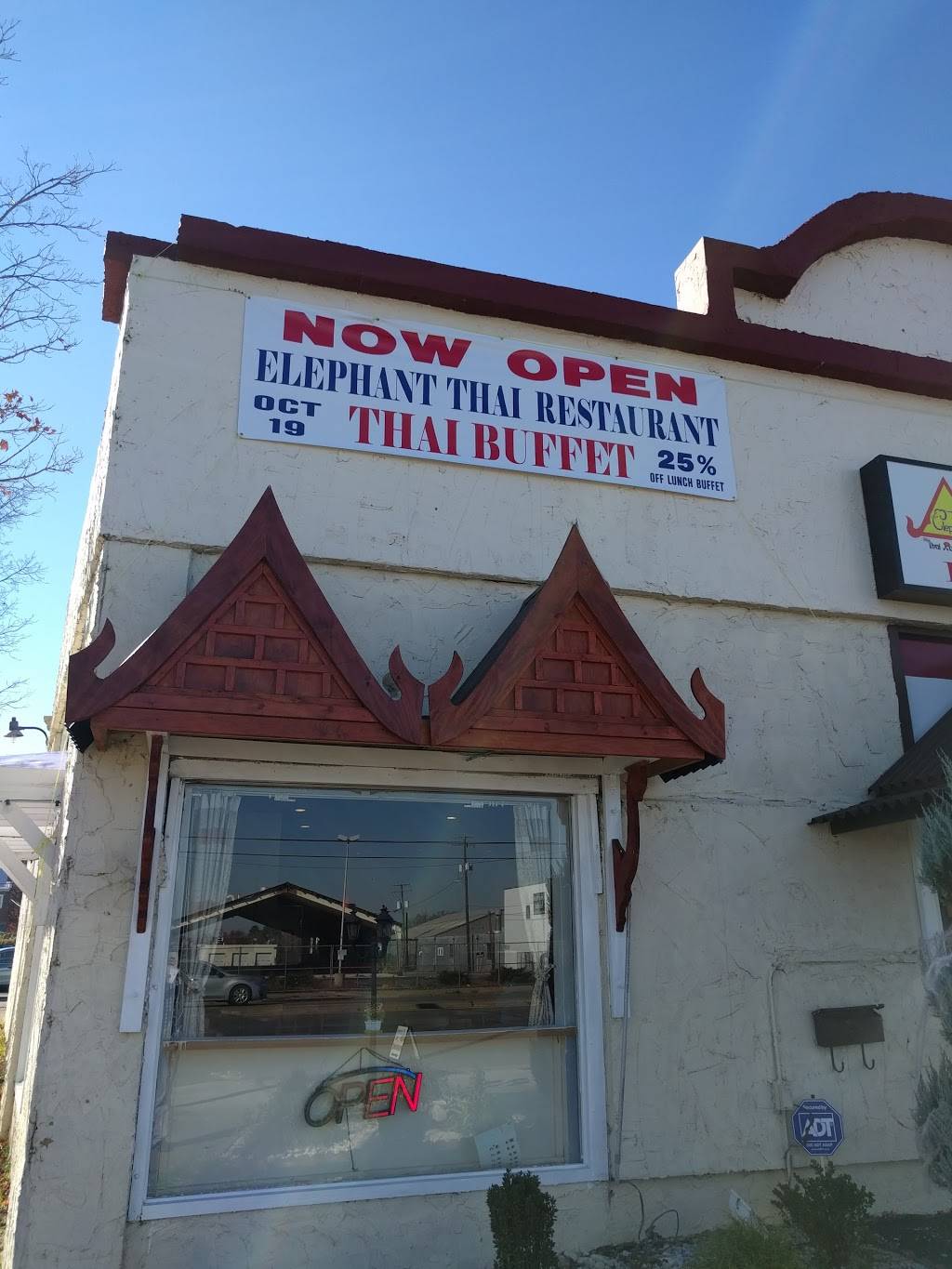 Elephant Thai | restaurant | 4401 W Broad St, Richmond, VA 23230, USA | 8046582146 OR +1 804-658-2146