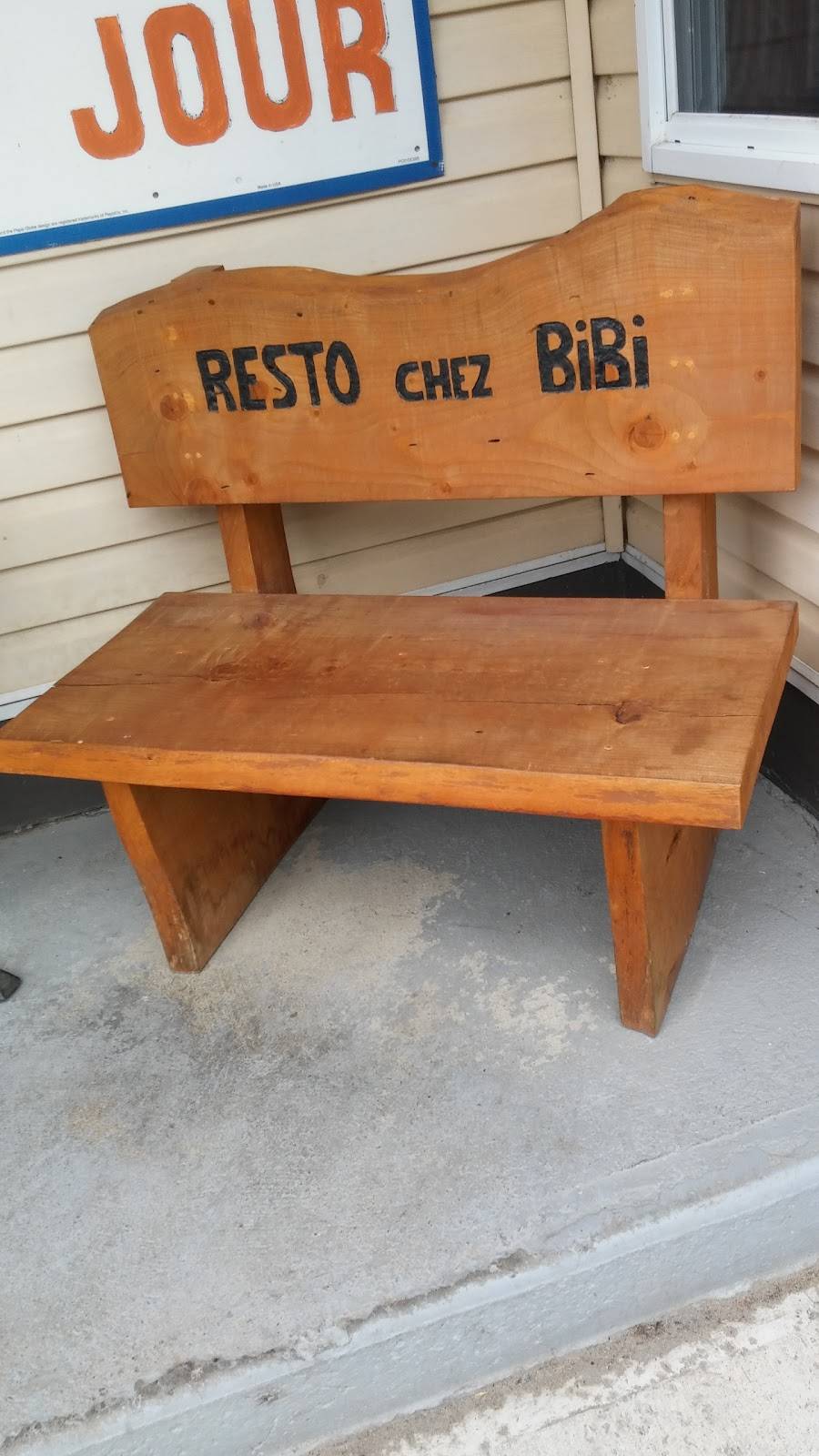 Restaurant De La Vallee | restaurant | 117 Rue Saint Joseph, Lac-des-Écorces, QC J0W 1H0, Canada | 8195853544 OR +1 819-585-3544