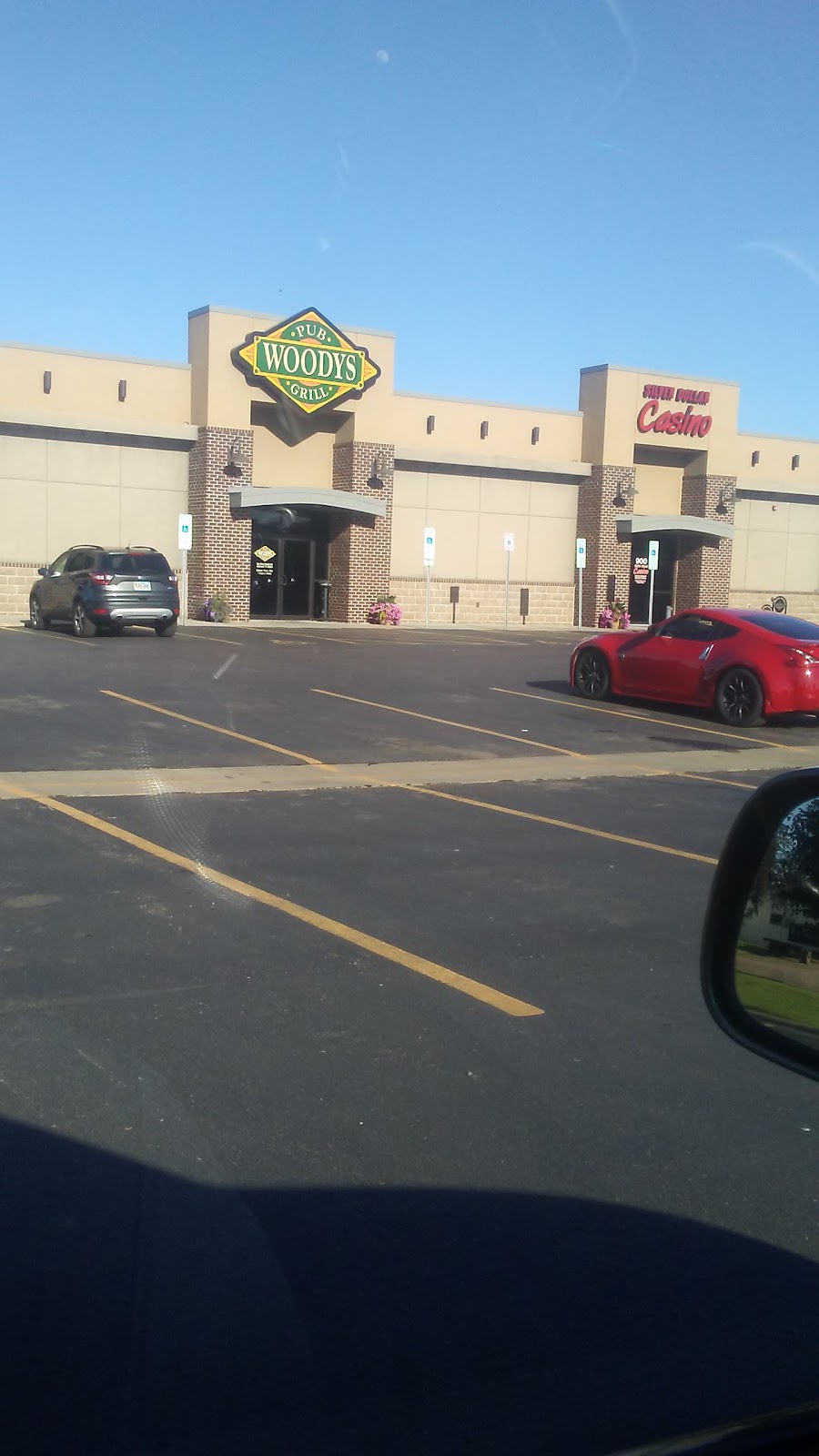 Woodys Pub & Grill | restaurant | 900 S Marion Rd, Sioux Falls, SD 57106, USA | 6052718497 OR +1 605-271-8497
