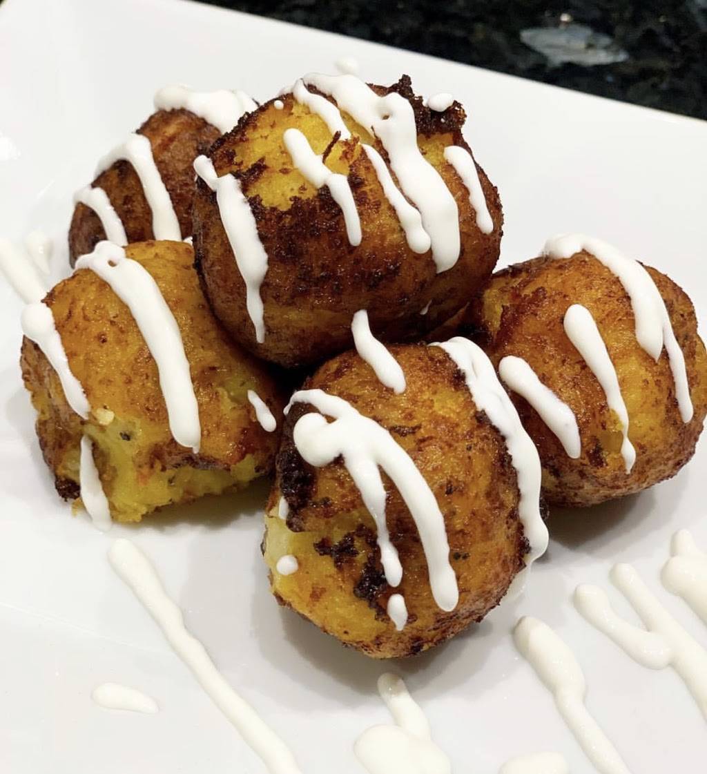 Caribbean Twist | restaurant | 3328 W Columbus Dr, Tampa, FL 33607, USA | 8133509393 OR +1 813-350-9393