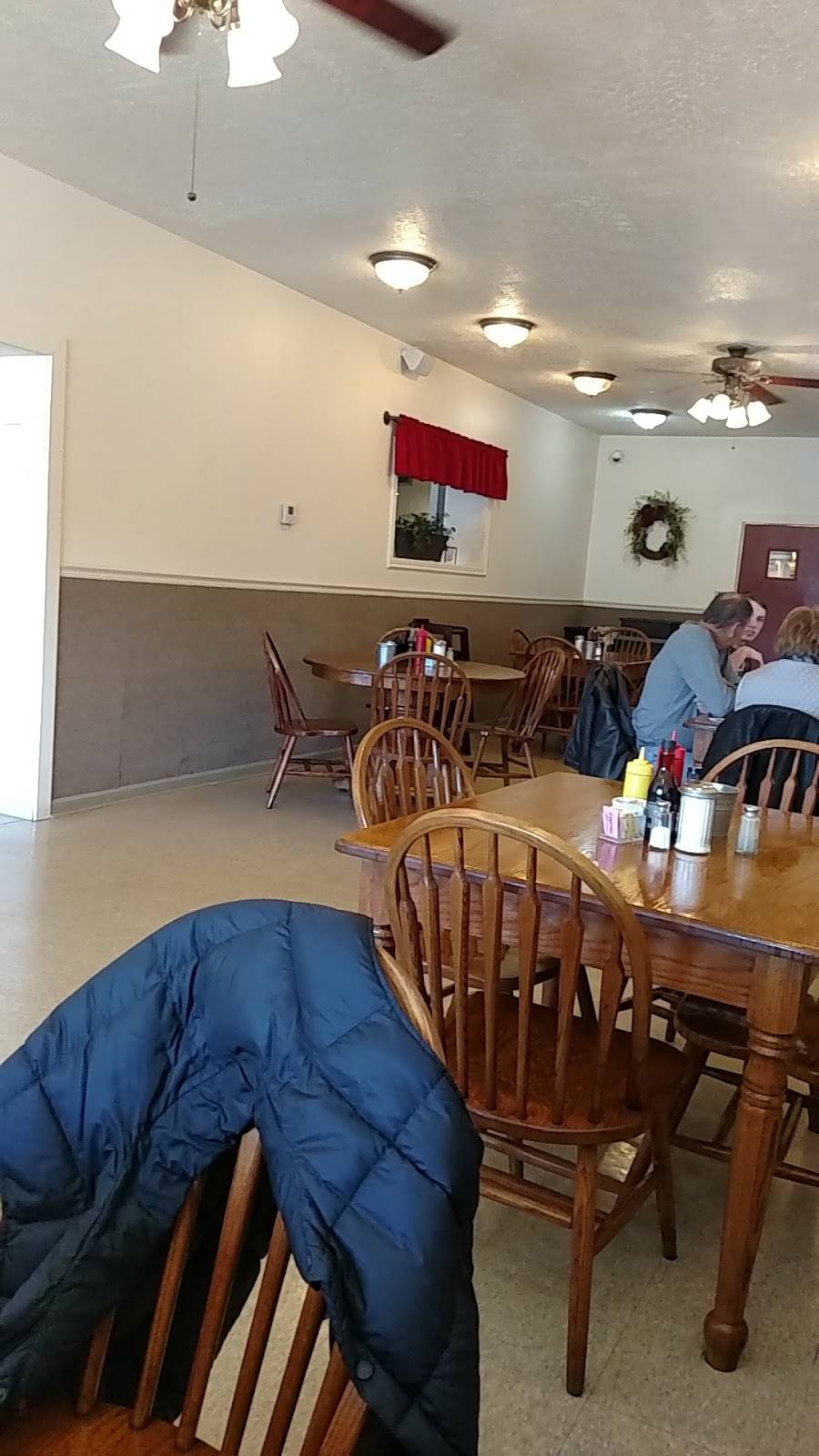 Robertas Diner | restaurant | 124 Main St, Warsaw, OH 43844, USA | 7408245000 OR +1 740-824-5000