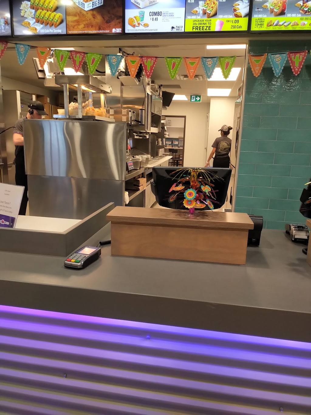 Taco Bell | meal takeaway | 2480 Homer Watson Blvd, Kitchener, ON N2P 2R5, Canada | 5198943434 OR +1 519-894-3434