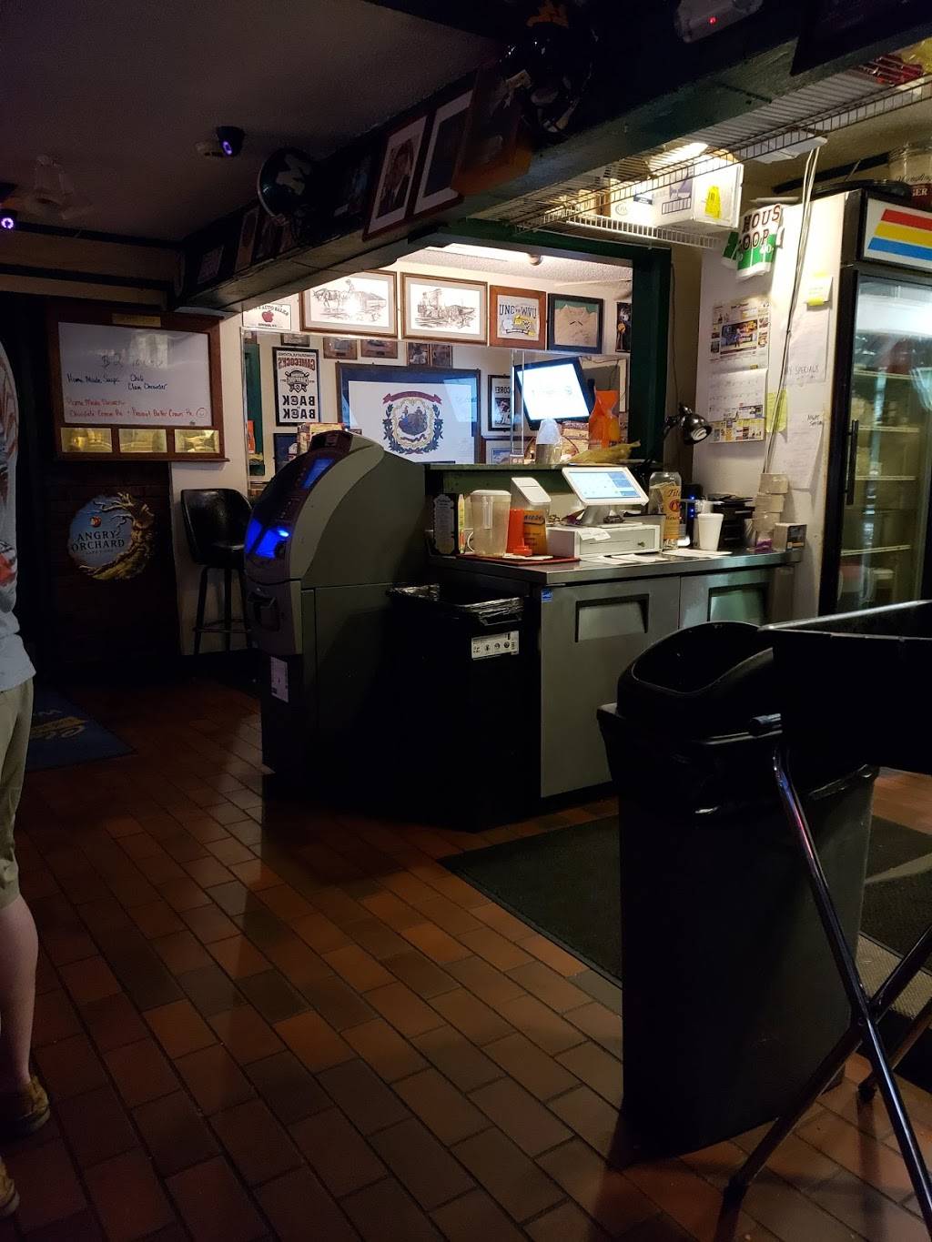 Clubhouse Food and Spirits | restaurant | 77 US-17, North Myrtle Beach, SC 29582, USA | 8432494573 OR +1 843-249-4573