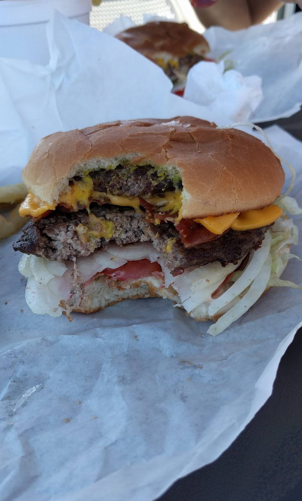 Buds Giant Burgers | restaurant | 3849 Sonoma Blvd, Vallejo, CA 94589, USA | 7076423252 OR +1 707-642-3252