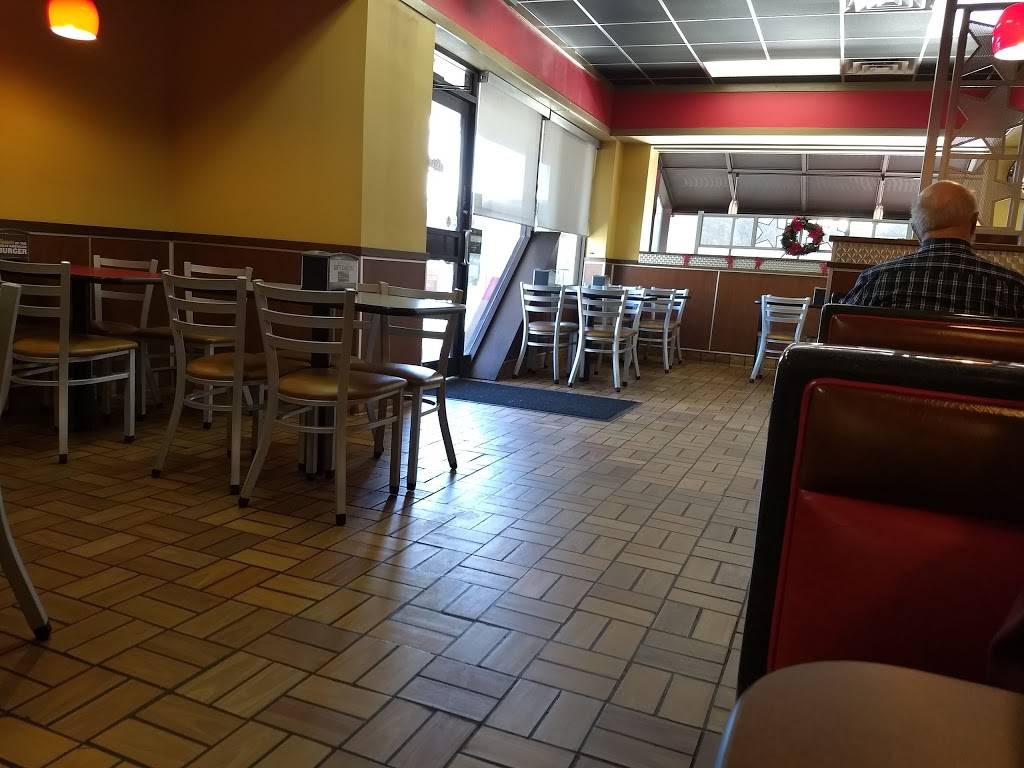 Hardees | restaurant | 505 E Main St, Bedford, VA 24523, USA | 5405862682 OR +1 540-586-2682