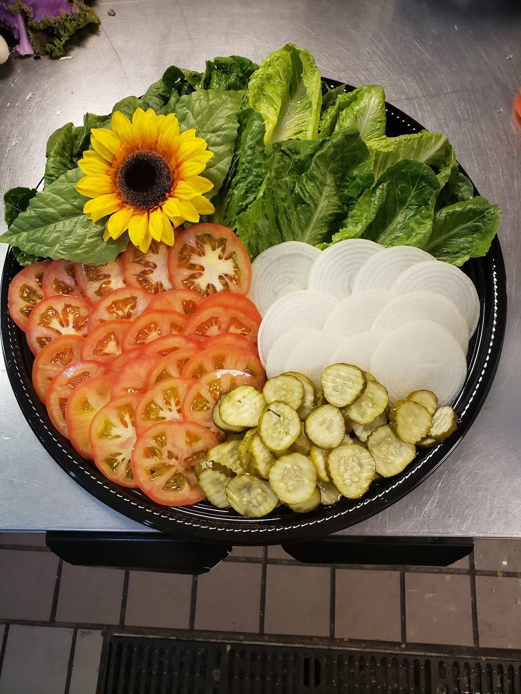 nicoles deli and grill | restaurant | 26584 Bouquet Canyon Rd, Saugus, CA 91350, USA | 6619771666 OR +1 661-977-1666