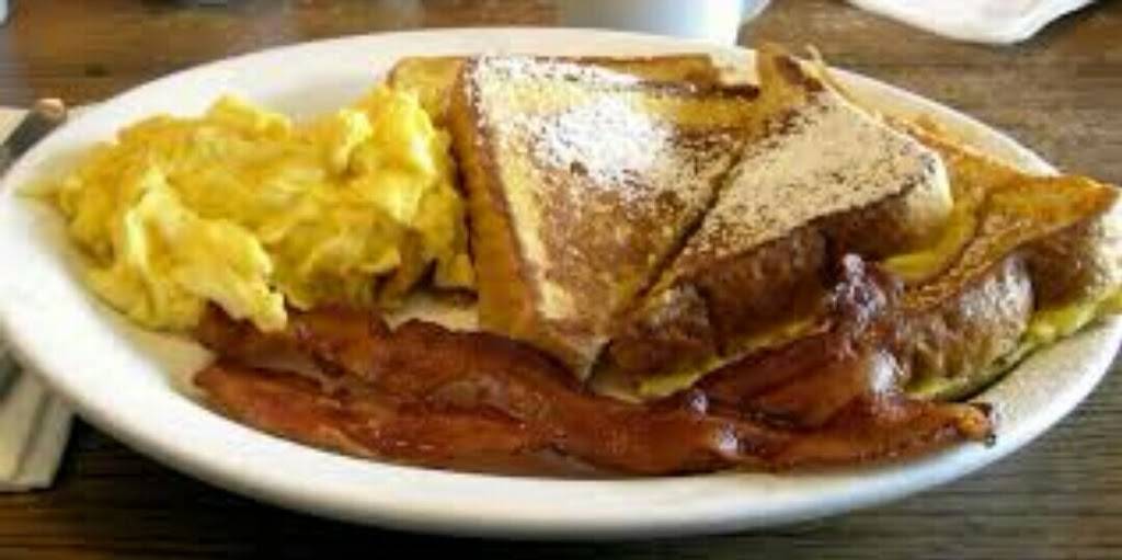 Old School Cafe and Bakery | restaurant | 304 E 4th St, Huntingburg, IN 47542, USA | 8126834392 OR +1 812-683-4392