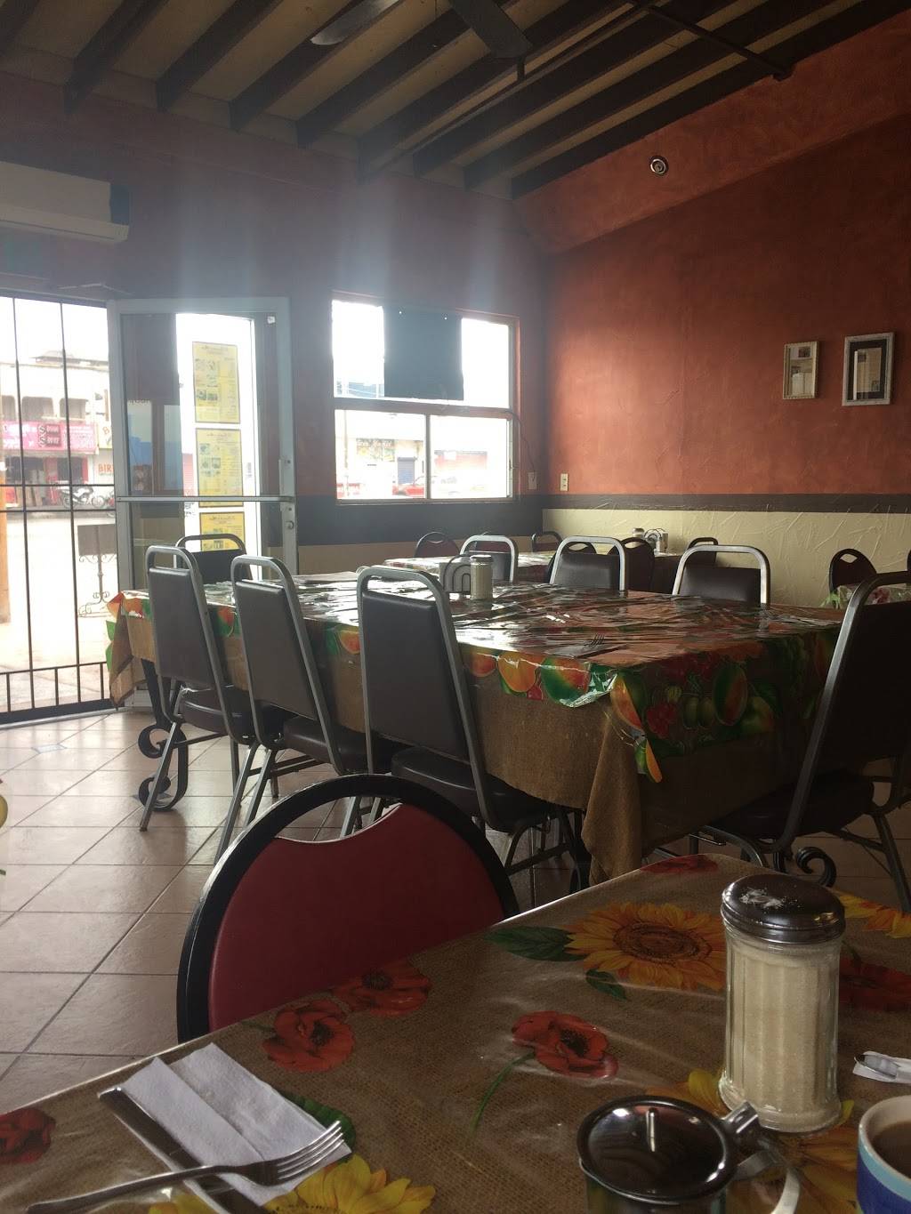 La Cocina de la Abuela | restaurant | Blvd. Benito Juárez 318, Centro Playas, 22700 Rosarito, B.C., Mexico | 016611200118 OR +52 661 120 0118