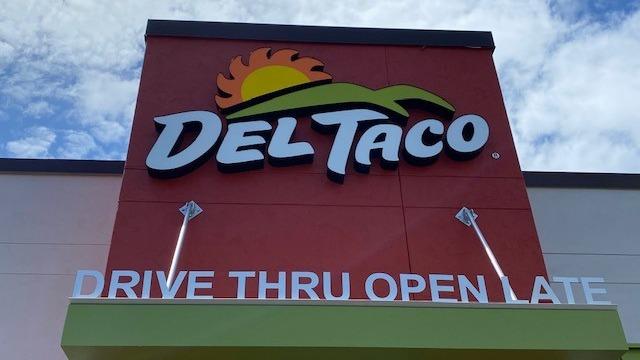 Del Taco | restaurant | 1517 Blue Oaks Blvd, Roseville, CA 95747, USA | 9167971518 OR +1 916-797-1518