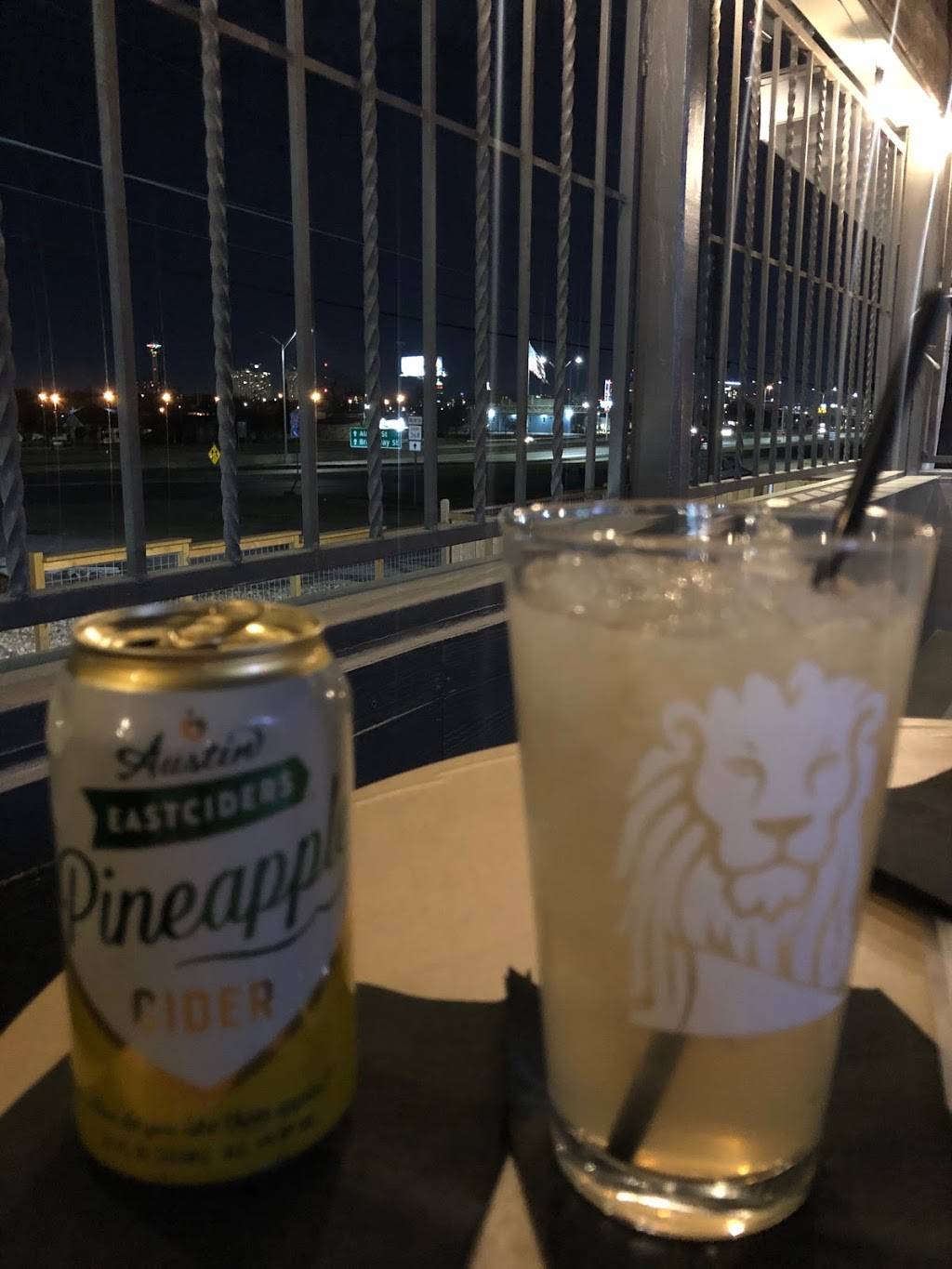 Cerveceria 88 | restaurant | 2119 I-35, San Antonio, TX 78208, USA | 2108881481 OR +1 210-888-1481