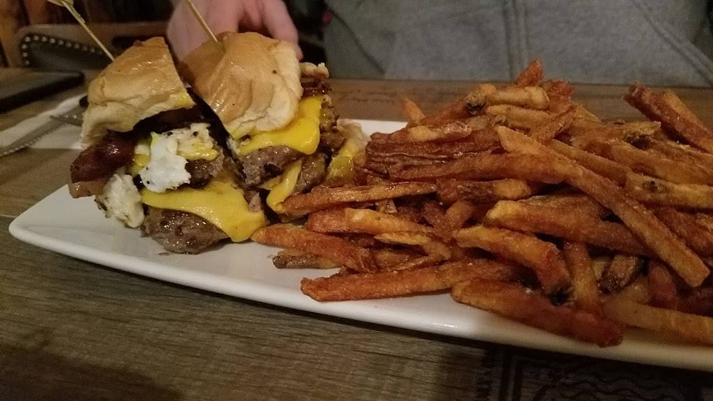 Dels Bar & Grill | restaurant | 129 Pine Hollow Rd, Oyster Bay, NY 11771, USA | 5169224444 OR +1 516-922-4444