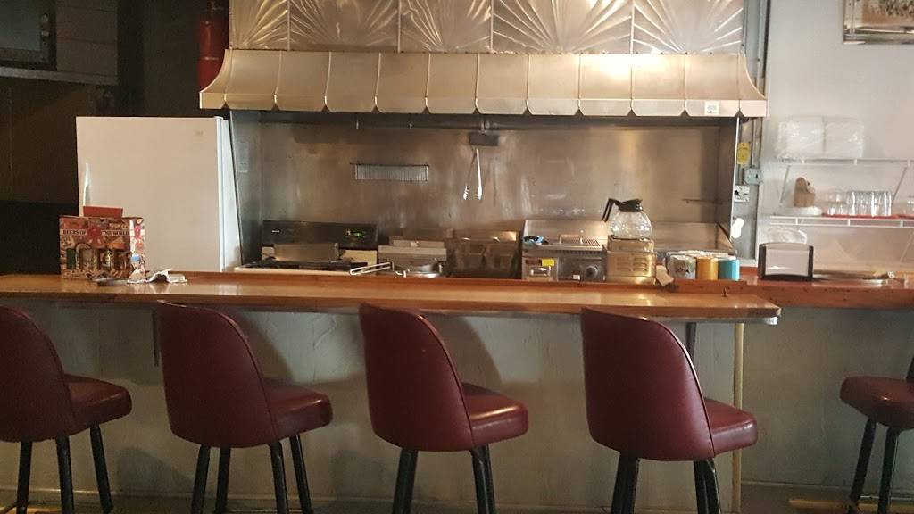 Fadelys Tavern | restaurant | 517 Locust St, Middletown, IN 47356, USA | 7656847020 OR +1 765-684-7020