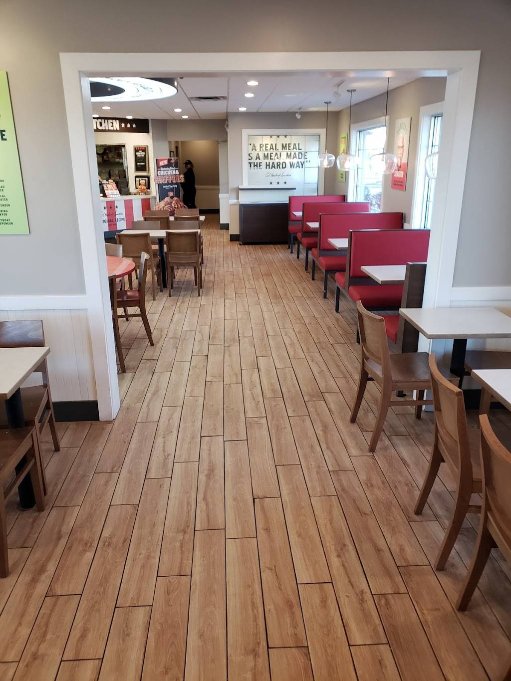 KFC | restaurant | 2493 E Main St, Plainfield, IN 46168, USA | 3178398268 OR +1 317-839-8268