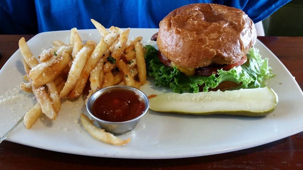 Vs Taproom | restaurant | 12575 W Golf Club Dr, Peoria, AZ 85383, USA | 6233285110 OR +1 623-328-5110