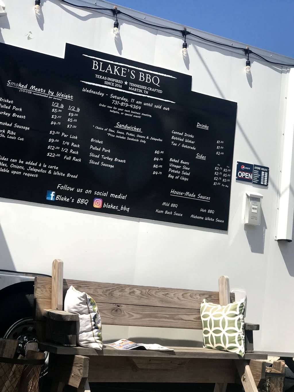 Blake’s BBQ | restaurant | 312 N Lindell St, Martin, TN 38237, USA | 7318194364 OR +1 731-819-4364