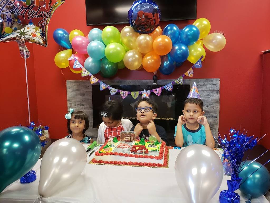 Foxs Pizza Den Moon Twp. | restaurant | 998 Brodhead Rd, Coraopolis, PA 15108, USA | 7244573697 OR +1 724-457-3697