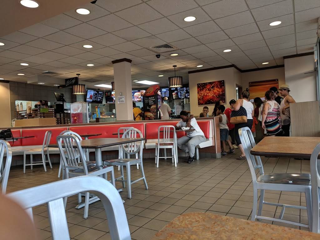 McDonalds | cafe | 1737 W Fullerton Ave, Chicago, IL 60614, USA | 7732444001 OR +1 773-244-4001