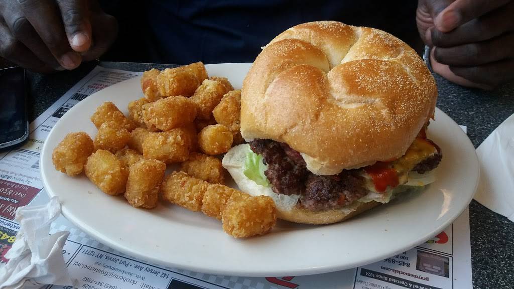 Roys Family Diner And Pizzeria | restaurant | 1903, 2 E Main St, Port Jervis, NY 12771, USA | 8458587828 OR +1 845-858-7828