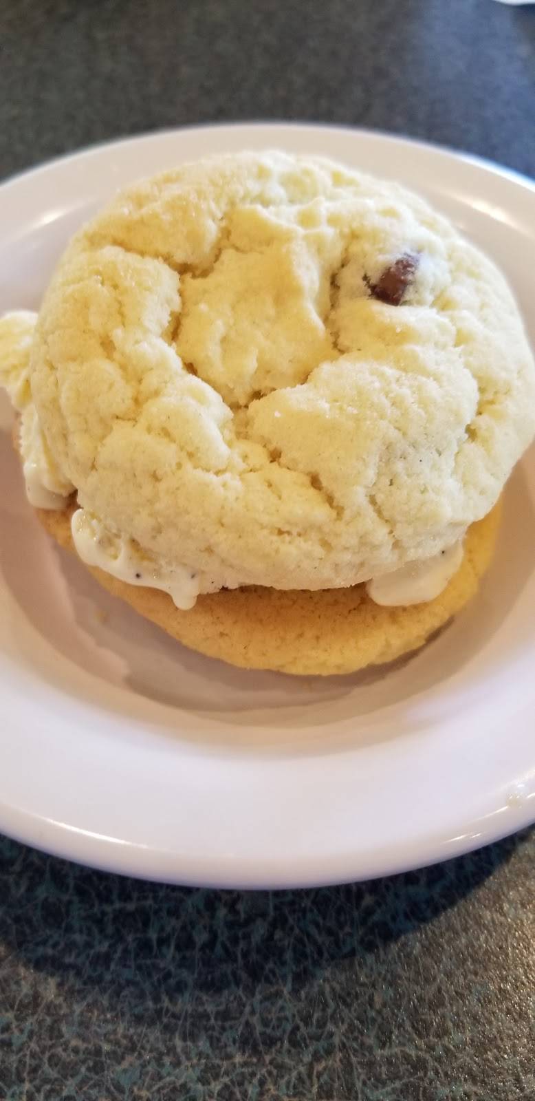 2 Girls Cafe & Bakery | restaurant | 4059, 3707 Darrow Rd, Stow, OH 44224, USA | 3309284644 OR +1 330-928-4644