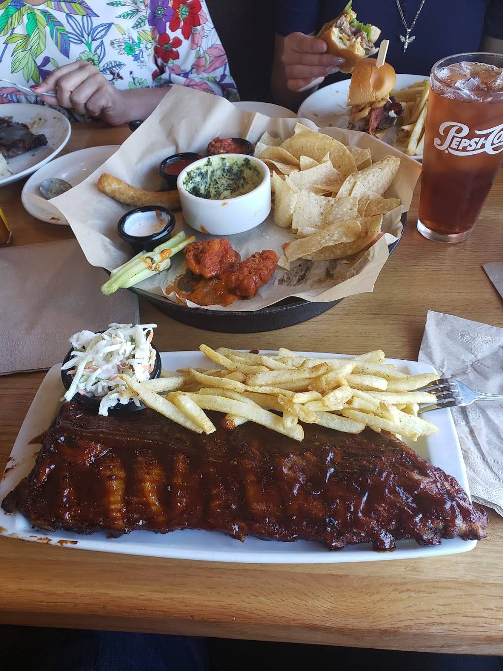 Applebees Grill + Bar | restaurant | 100 W 104th Ave, Northglenn, CO 80234, USA | 3032527422 OR +1 303-252-7422