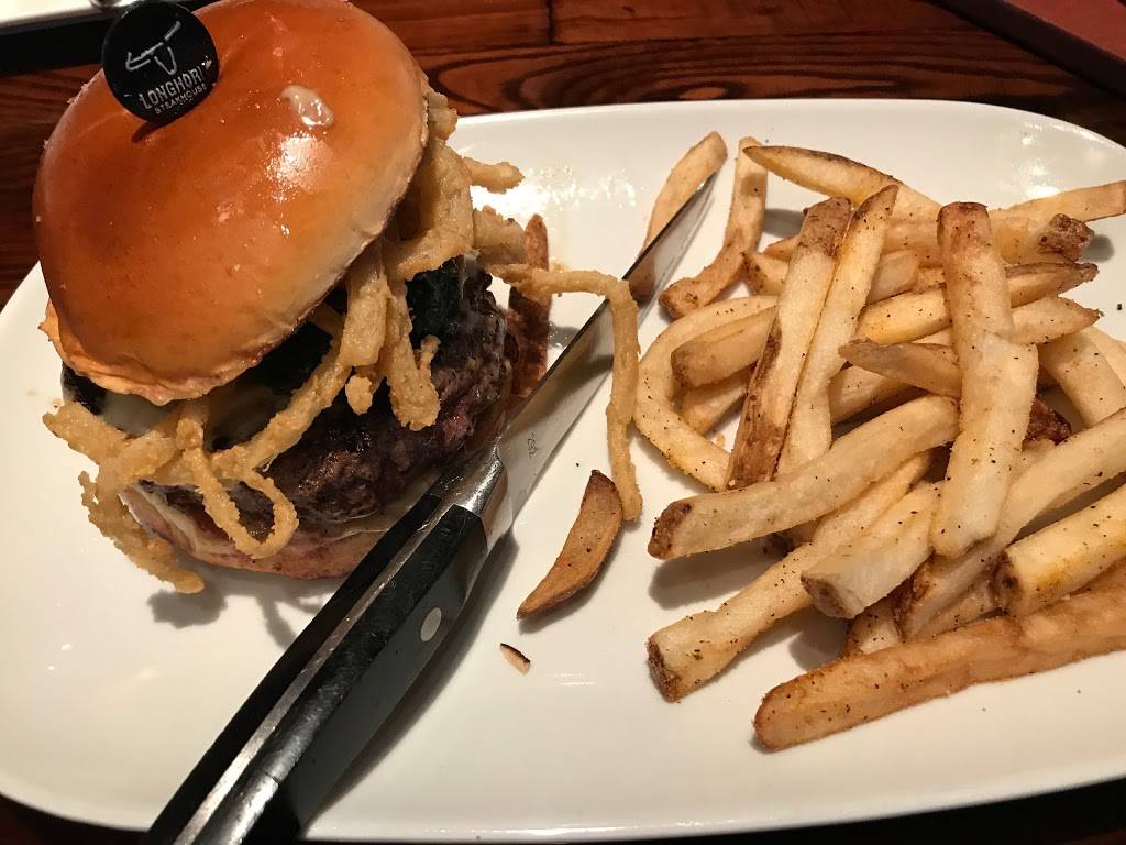 LongHorn Steakhouse | meal takeaway | 255 Palm Bay Rd NE, West Melbourne, FL 32904, USA | 3217235200 OR +1 321-723-5200