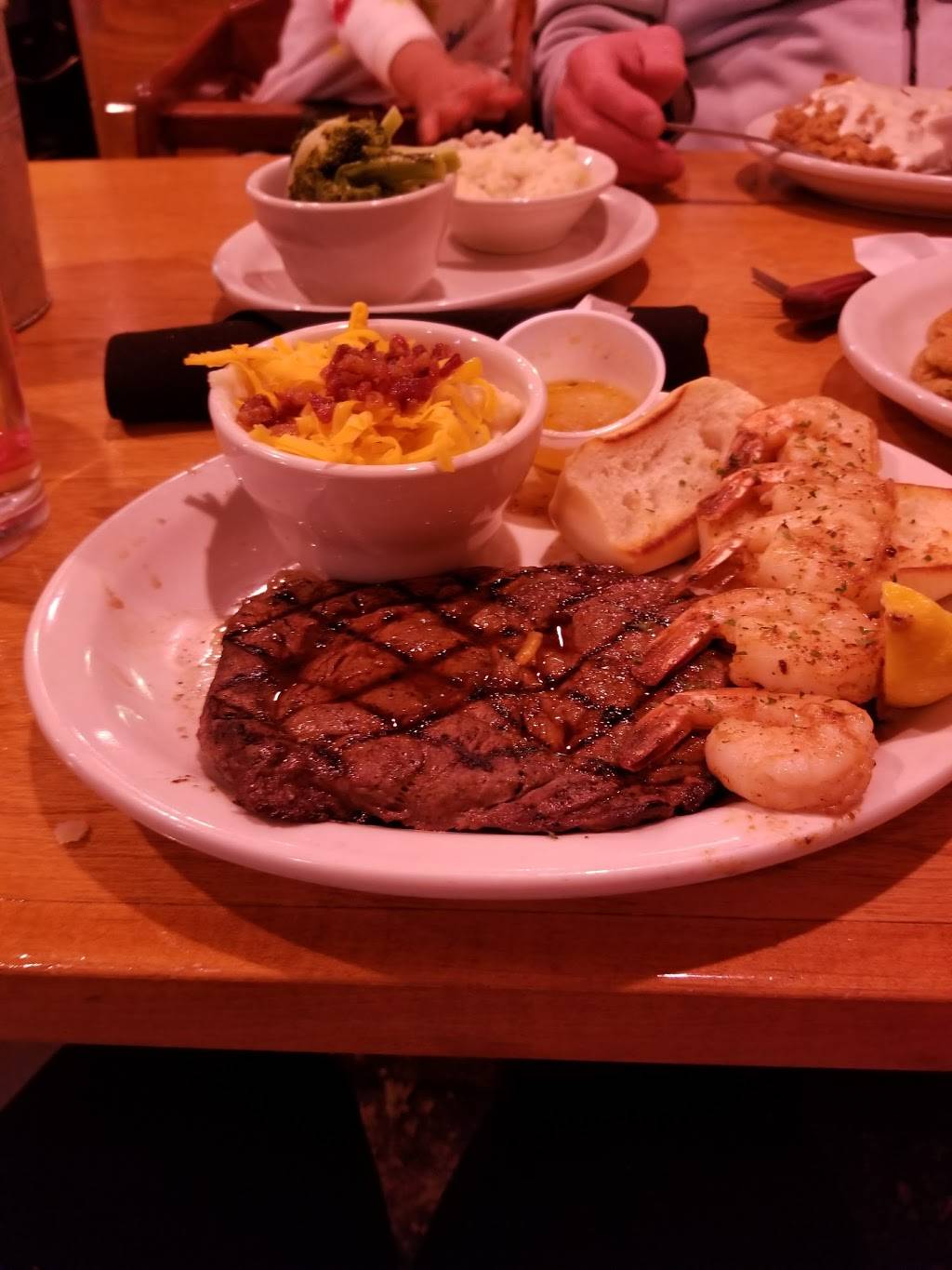 Texas Roadhouse | restaurant | 201 E Turner St, Terre Haute, IN 47802, USA | 8122343378 OR +1 812-234-3378