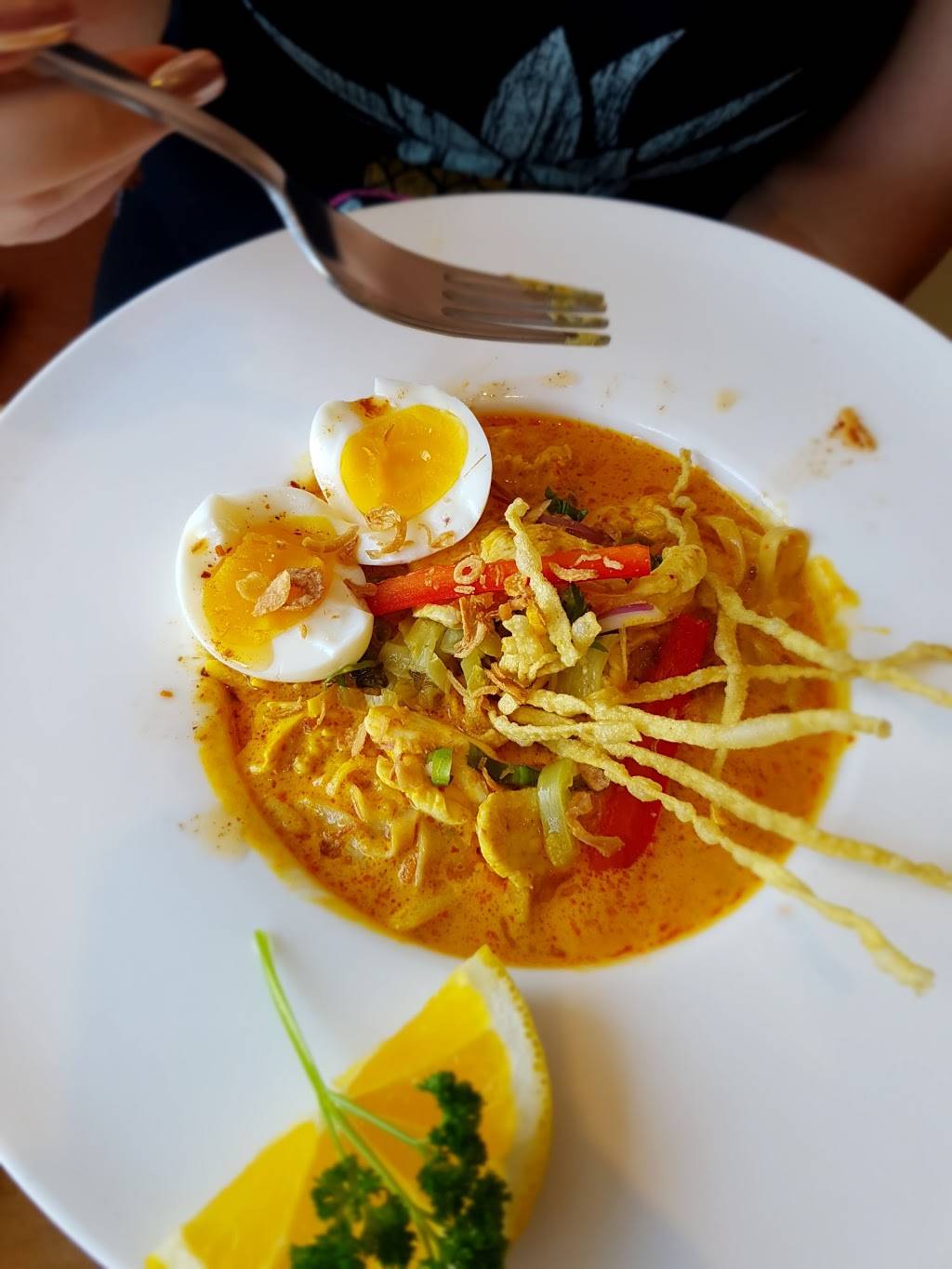 Sala Modern Thai Kitchen & Bar | restaurant | 1262 Danforth Ave, Toronto, ON M4J 1M6, Canada | 4164059999 OR +1 416-405-9999