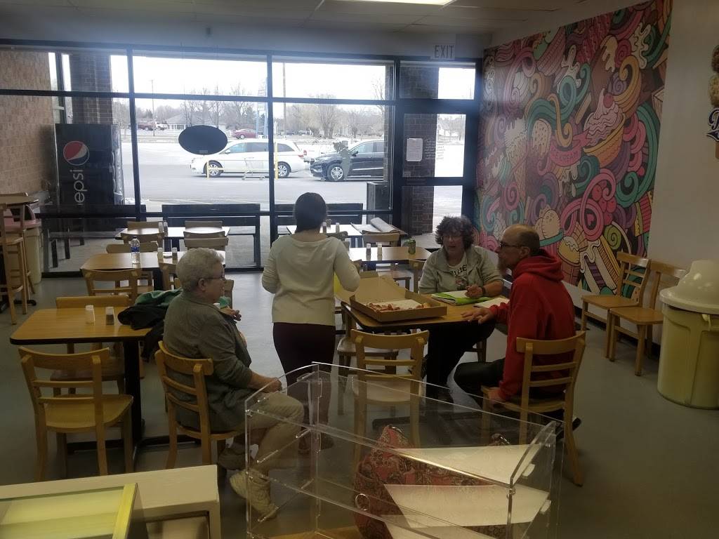 Dippers And Dogs | restaurant | 1161 E Wyandot Ave, Upper Sandusky, OH 43351, USA | 4198351094 OR +1 419-835-1094