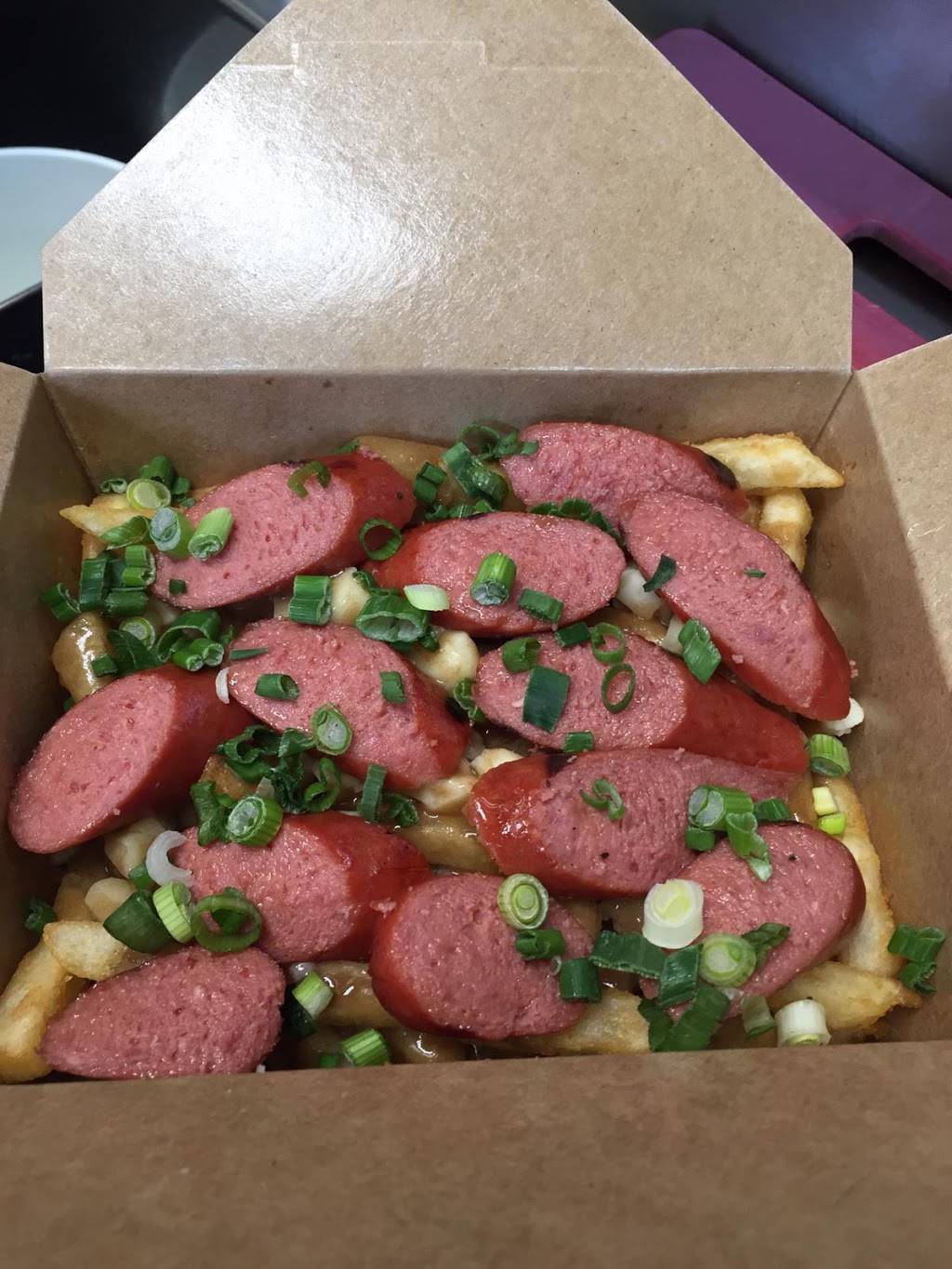 Mean Poutine Ajax | restaurant | 5 Rossland Rd E, Ajax, ON L1T 4V2, Canada | 9054277366 OR +1 905-427-7366