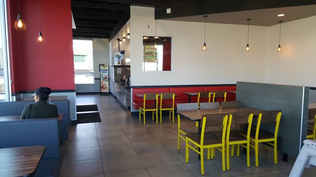 Carls Jr | restaurant | 1124 McRae Blvd, El Paso, TX 79925, USA | 9155910409 OR +1 915-591-0409
