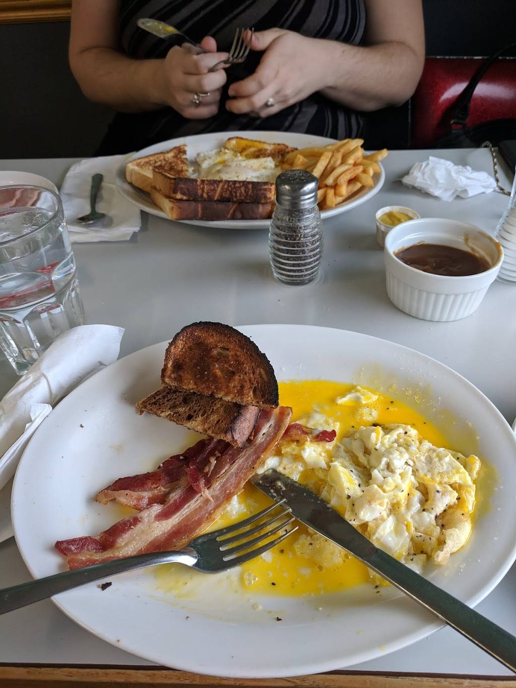 Kaileys Kafe | restaurant | 8 Loyalist Dr unit 6, Brighton, ON K0K 1H0, Canada | 6134759777 OR +1 613-475-9777