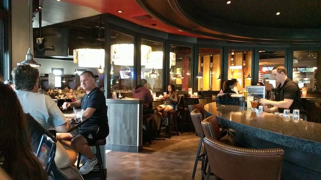 Red Robin Gourmet Burgers and Brews | restaurant | 27063 McBean Pkwy, Valencia, CA 91355, USA | 6612602411 OR +1 661-260-2411