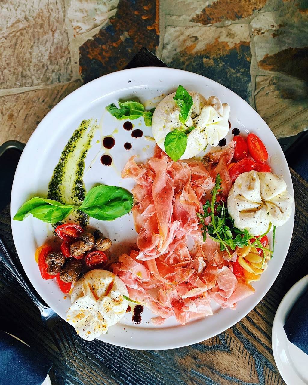 Dough Pizzeria Napoletana | restaurant | 518 S Alamo St, San Antonio, TX 78204, USA | 2102272900 OR +1 210-227-2900