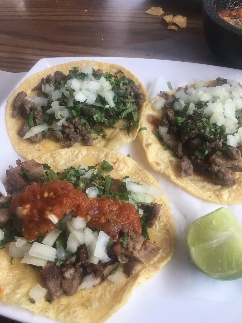 El chubasco | restaurant | 1658 W Cermak Rd, Chicago, IL 60608, USA | 3122269220 OR +1 312-226-9220