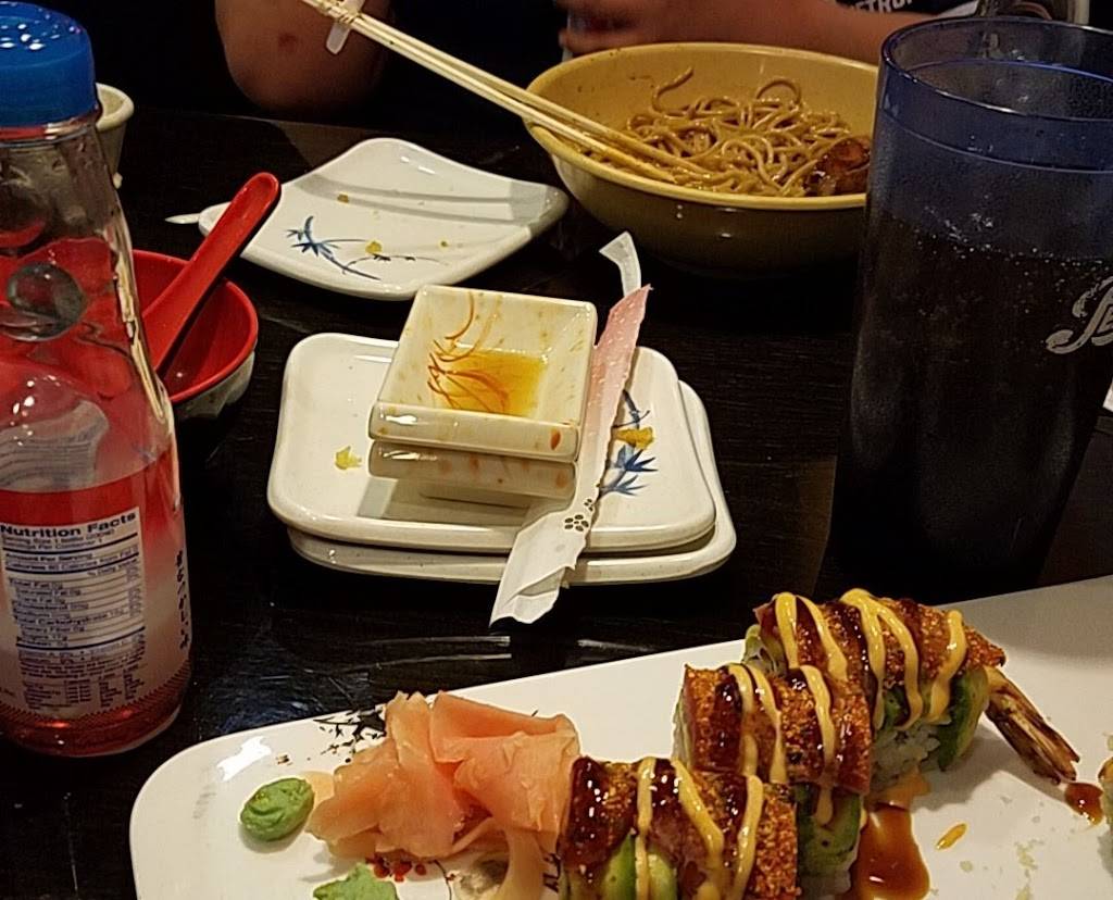 Sakura Sushi | meal takeaway | 21895 Pontiac Trail, South Lyon, MI 48178, USA | 2485737995 OR +1 248-573-7995