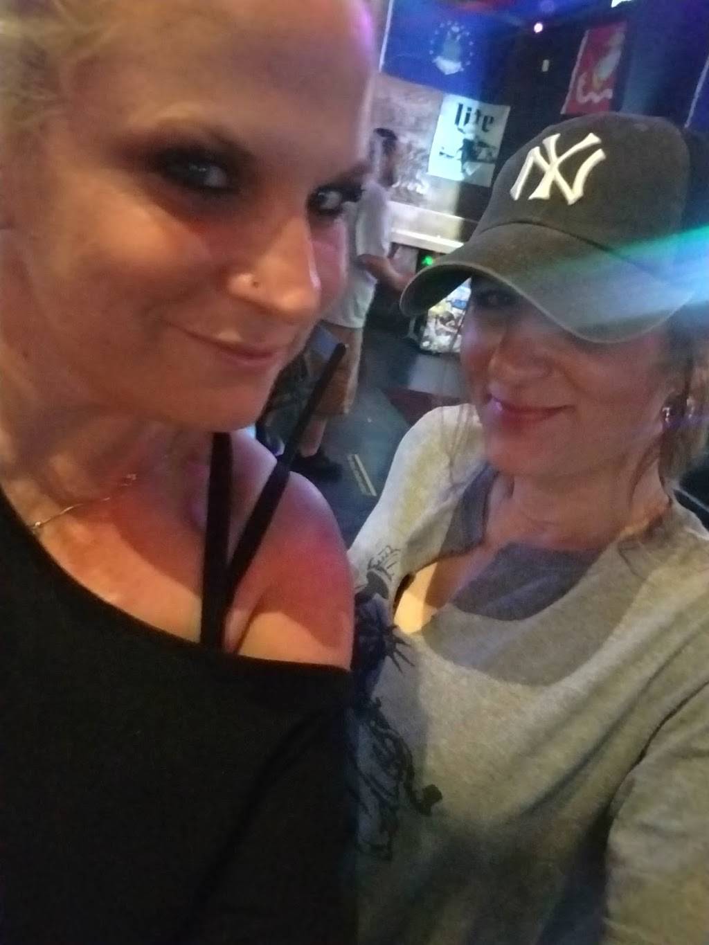 Skoltz Sports Bar And Grill | restaurant | 3111 N Fry Rd #180, Katy, TX 77449, USA | 8323214177 OR +1 832-321-4177