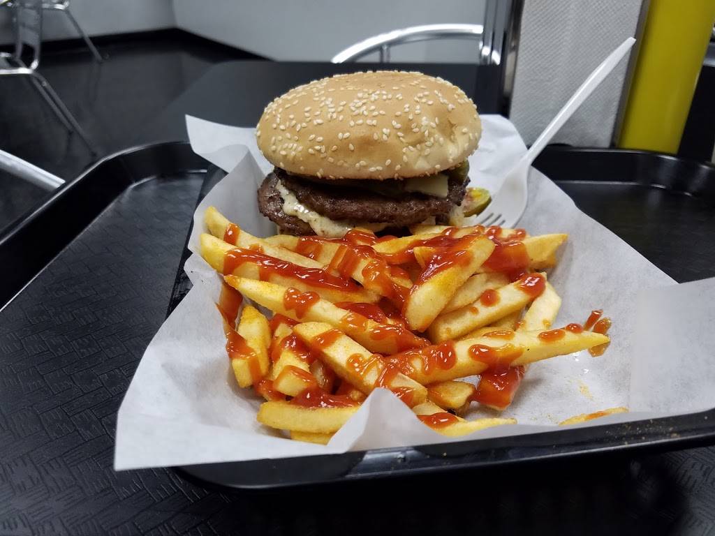 Luckys Burgers & Shakes | restaurant | 13849 N 19th Ave, Phoenix, AZ 85023, USA | 6023145214 OR +1 602-314-5214