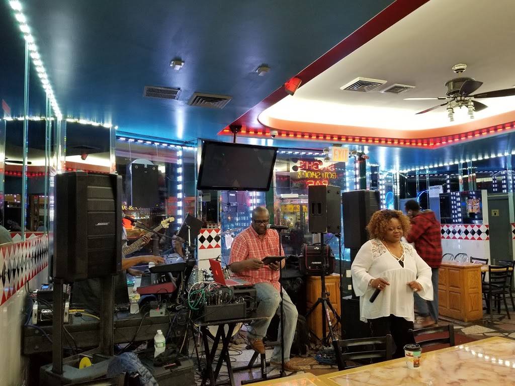 Singhs Roti Shop & Bar | restaurant | 13118 Liberty Ave, South Richmond Hill, NY 11419, USA | 7183235990 OR +1 718-323-5990