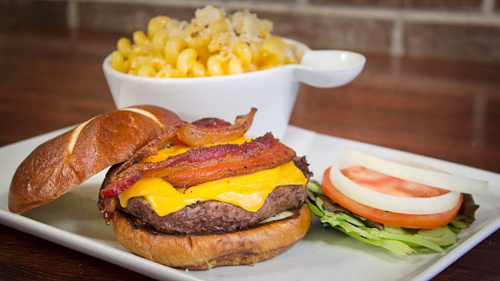 Corcorans Grill & Pub | restaurant | 1615 N Wells St, Chicago, IL 60614, USA | 3124400885 OR +1 312-440-0885