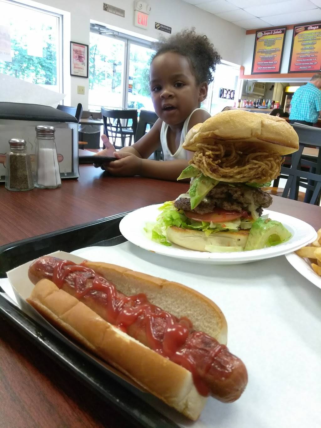 Chefs Dog House | restaurant | 337 Willard Ave, Newington, CT 06111, USA | 8606673700 OR +1 860-667-3700