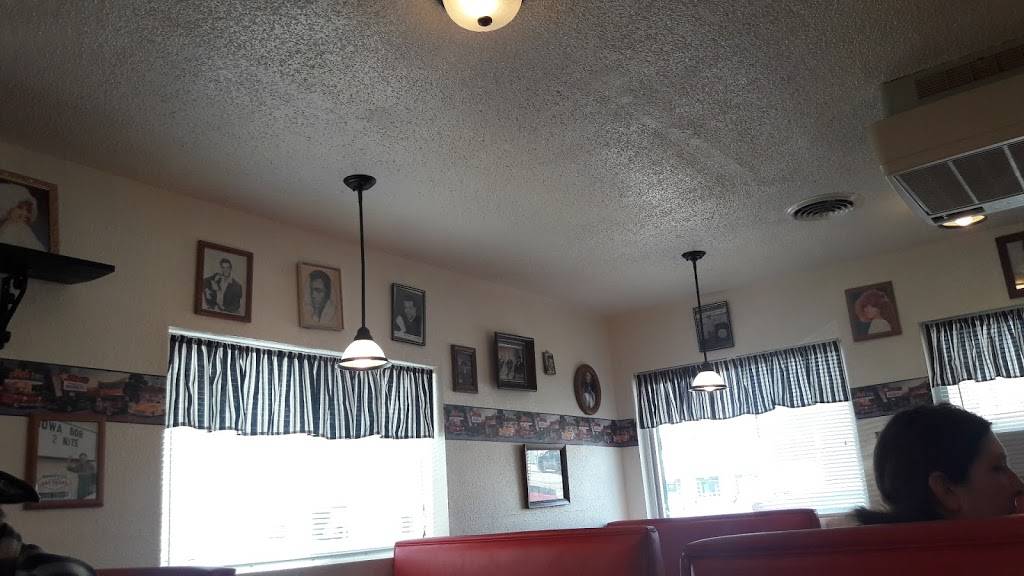 Donnas Dinner | restaurant | Eldon, MO 65026, USA | 5735578070 OR +1 573-557-8070