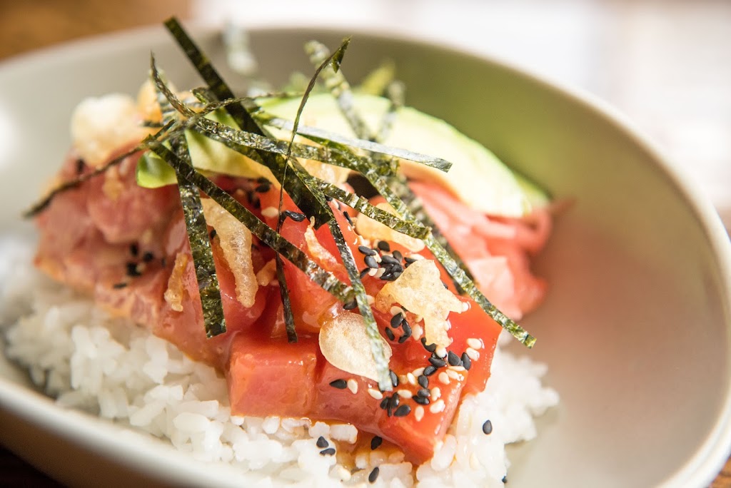 Town | restaurant | 4 E Chestnut St, Nantucket, MA 02554, USA | 5083258696 OR +1 508-325-8696